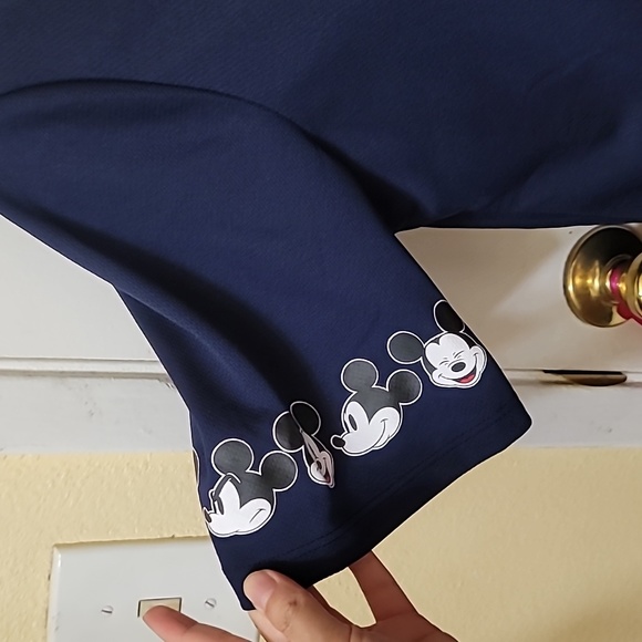 COPY - Disney jersey button down Mickey Mouse print graphic lightweight nwot M/… - Picture 3 of 5